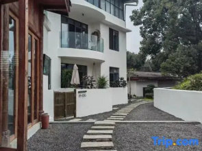 Zhenshan Qigu Hostel