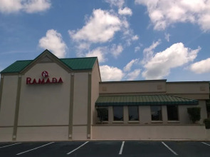 Ramada By Wyndham & Suites Warner Robins