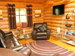 Cedar Log Cabin, Brynallt Country Park