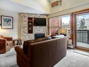 Ski In, Ski Out 1 Bedroom Condo at the Eagle Bahn Gondola