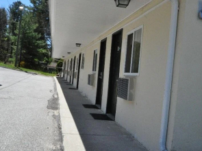 Chaplin Inn & Suites