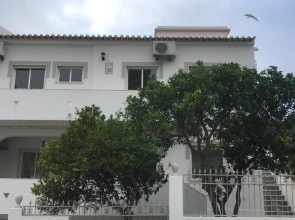 Villa Maria Alvor - Luxury townhouse in the centre of Alvor with 2 independent three bedroom apartments on the ground and first floor