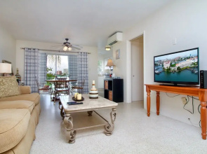 Bay Watch #1 - Weekly Beach Rental 1 Bedroom Condo by Redawning