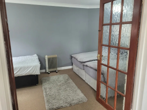 1 Bedroom - Sleeps 3 - Free Parking