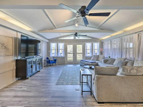 Private Dock & Deck: Lakefront Hot Springs Home!