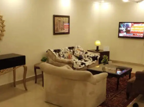 Impeccable 3-bed Apartment in Lahore
