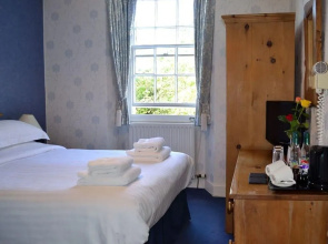 Sonata Guest House - Adults Only