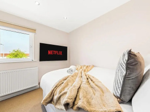 Modern 3Bed Home Next To Glasgow Airport