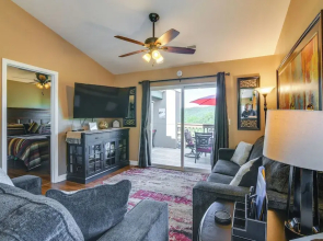 Near Silver Dollar City! Condo w/ Hot Tub & Lake