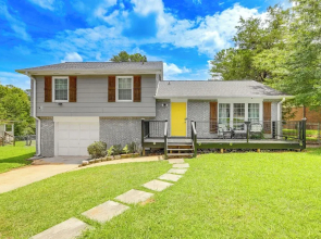 18 Mi to Dtwn Atlanta: Pet-friendly Home w/ Yard!