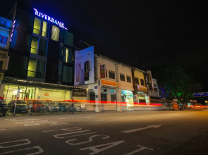 The Riverbank Hotel