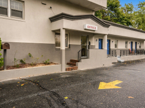 Motel 6 Tinton Falls