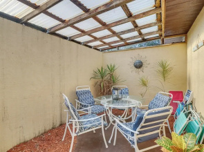 Breezy Cape Canaveral Townhome ~ 1 Mi to Beach!