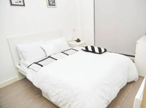 Apartment-sleeps4-streetparking-balcony-duplex