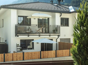 Oskar Apartments