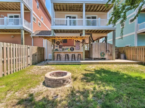 Surf City Escape w/ 6 Decks: Steps To Beach