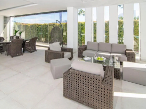 2021 Built Extravagant Villa in Luxurious Mirabella Hills