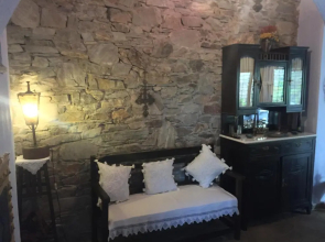 Villa Valia: Traditional Luxurious Residence