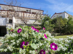 Apartment Zrinka in Starigrad Paklenica with terrace and seaview