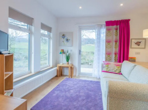 Allt Mor Rentals - Chalet with hot tub, And Studio Apartment with balcony