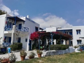 Dora's Studios and Apartments