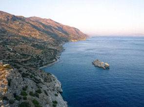 Seafront luxury villa with infinity pool & devine views!