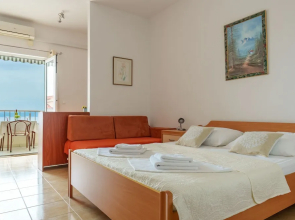 Sea View Apartment Studio for 2-3 People - Close to Commodities