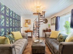 Killorglin Irish Pub with Hot Tub that sleeps 19