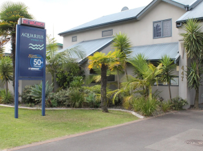 Aquarius Motor Inn