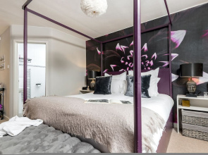 The Set - Room With En-suite