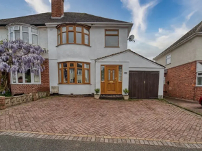 Host Stay Severn Swans House