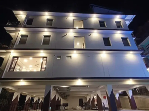 Hotel Luxeevista By Navodayans