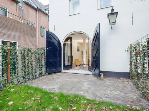 Canal Garden Apartment 11