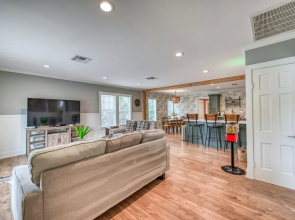 Just Peachy: Hot-tub, 8 Blocks to Main St