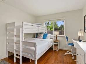 Sherwood Cottage - Steps From Old Town & River