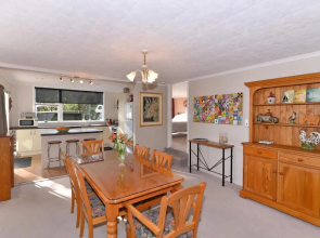 Mahakipawa Hideaway - Marlborough Sounds Holiday Home