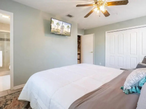 Beach Bungalow 700
