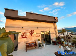 Mangshi Guanta Homestay (Yi Nationality Ancient Town)