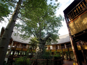 Cresta Mowana Safari Resort & Spa