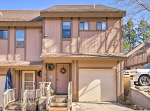 Quaint Angel Fire Townhome: 1/2 Mi to Ski Slopes!