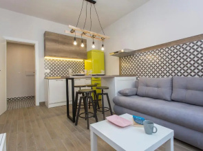 Sunny and Modern 1bdr Apartment in the Center