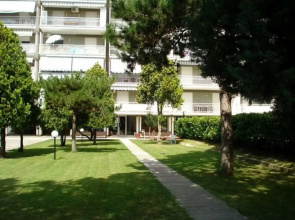 Welcoming Flat With Pool View Balcony