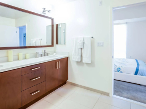 Heaven on Washington Furnished Apartments