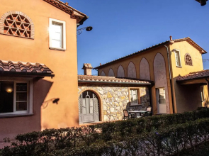 Residence con piscina a Monteverdi