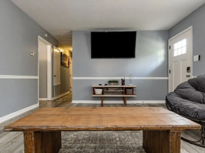 Cozy 3BR Home Patio Grill Free Parking Wi-fi