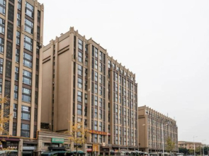 渝博主题酒店(成都百草路地铁站店)