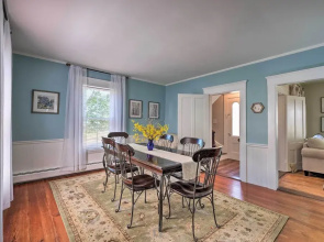 Bright Lake Winnipesaukee Home - Walk to Town