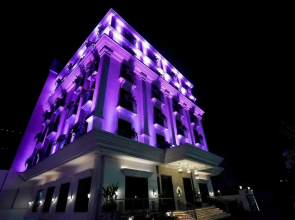 M2 Square by Monday Premium