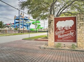 Graham Haus' River Condo: Walk to Schlitterbahn!
