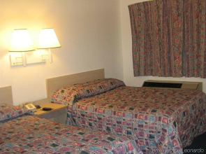 圣路易斯美洲佳值套房酒店(Americas Best Value Inn and Suites St. Louis)